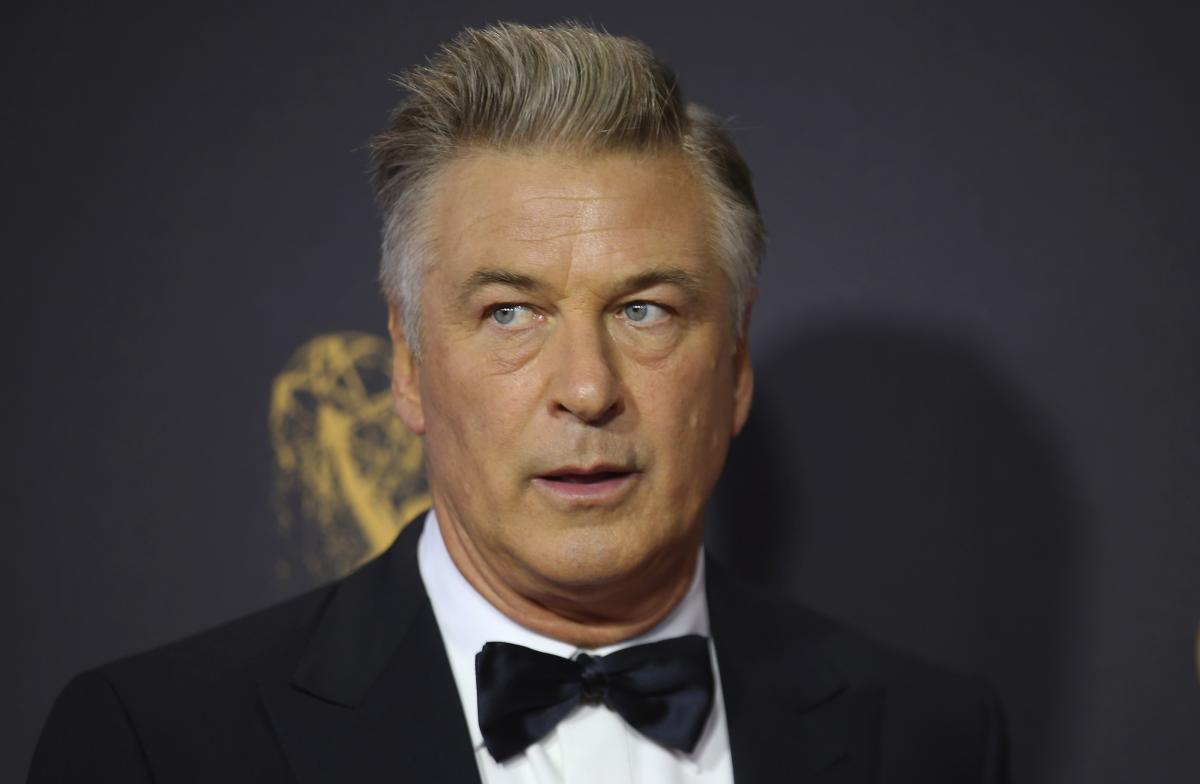 Алек Болдуин не соблюдал правила обращения с оружием / фото REUTERS Алек Болдуин не соблюдал правила обращения с оружием / фото REUTERS