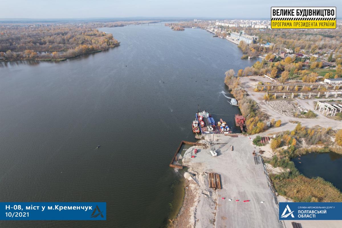 В Кременчуге смонтировали бетонный завод для «Большой стройки» 3-километрового моста через Днепр / фото facebook.com/pl.ukravtodor В Кременчуге смонтировали бетонный завод для «Большой стройки» 3-километрового моста через Днепр / фото facebook.com/pl.ukravtodor