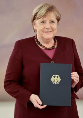 Angela Merkel was presented with a "certificate of dismissal" / Photo by Reuters