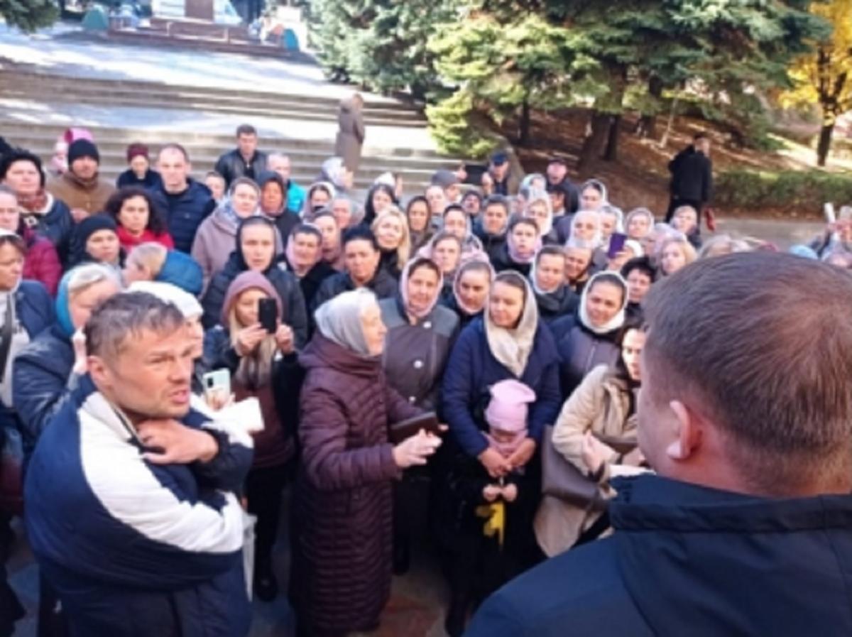 Антивакцинаторы протестуют на фоне рекордов по заболеваемости COVID-19 в Украине / rivnepost.rv.ua