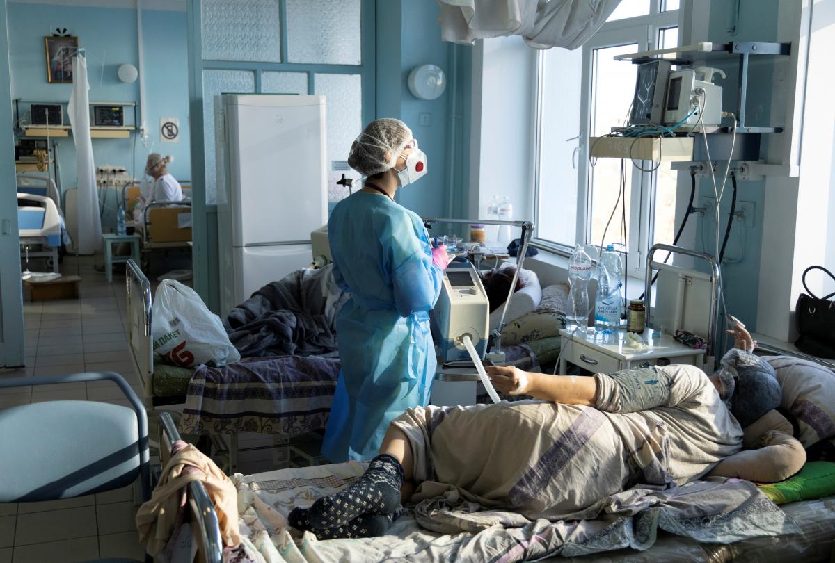 В Україні збільшується кількість нових хворих на коронавірус \ фото REUTERS