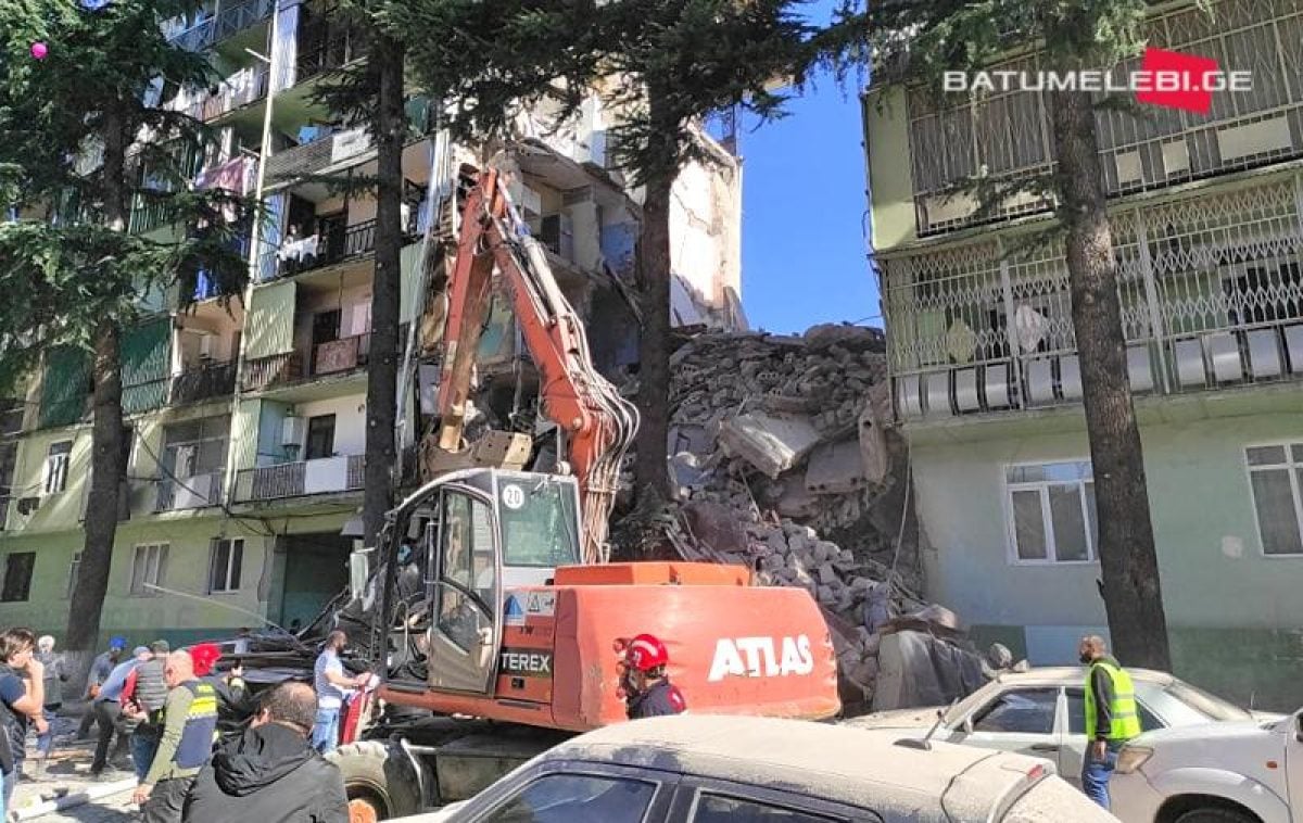 В Батуми обрушился жилой дом, есть жертвы (видео) — УНИАН