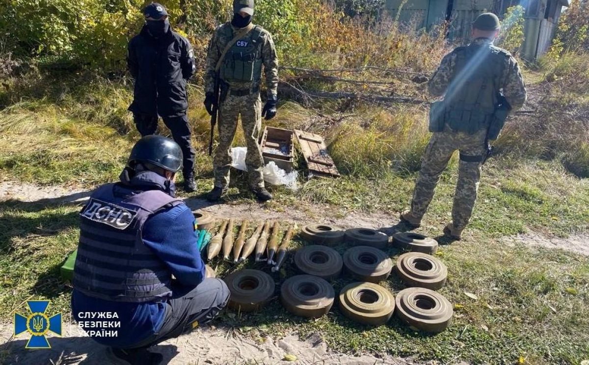В Луганской области у автотрассы найден тайник боевиков с противотанковыми минами