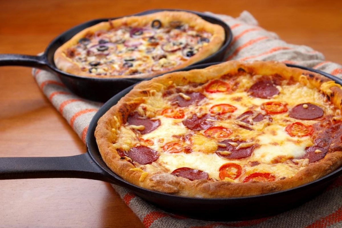 Как приготовить быструю пиццу на сковороде: простые и вкусные рецепты