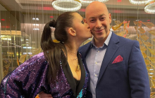 Жена Дмитрия Гордона в бикини похвасталась аппетитными формами