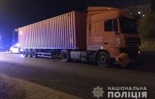 Від удару злетіло взуття: у Харкові вантажівка збила двох хлопчиків на переході (фото, відео)