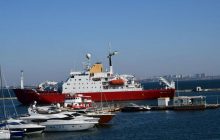 Криголам "Джеймс Кларк Росс", який придбала Україна, прибув до Одеси (фото, відео)