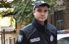 "Употребляли наркотики": на Днепропетровщине патрульный спас девочек без сознания, которые лежали посреди улицы