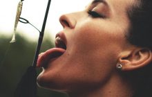 "Чтобы никто не п**дел": украинская звезда Playboy в секси-боди широко раздвинула ножки (фото)