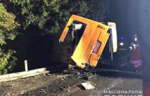 Вилетіли на дорогу з вікна: стали відомі моторошні деталі смертельної ДТП під Одесою