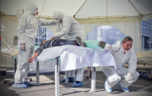 В Києві відбувся арт-перформанс на підтримку міжнародної кампанії "Вакцинуйте наш світ"