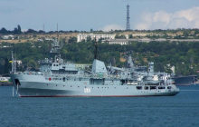 Поврежденный в Черном море корабль ВМС буксируют в Одессу – Генштаб