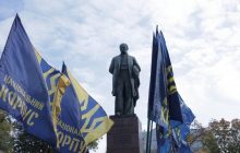 Националисты и ветераны проводят в Киеве марш ко Дню защитников
