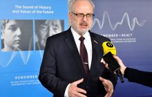 Привитый президент Латвии заболел COVID-19