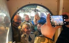 Білик, Вакарчук і не тільки: українські зірки привітали захисників та захисниць зі святом (фото)