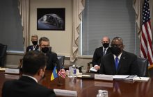 Министр обороны США прилетел в Украину и назвал цель визита (видео)