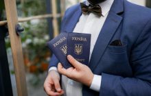В ГП "Документ" заявили, что выдадут паспорта мужчинам за рубежом, но есть нюанс