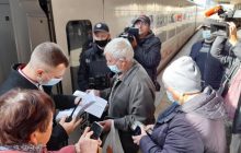Первый день COVID-ограничений в поездах: как проверяют пассажиров на вокзале в Киеве (фоторепортаж)