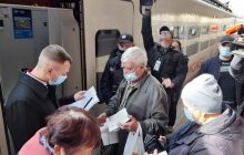 На ж/д вокзалах от COVID-19 вакцинировали уже почти 2 тысячи желающих