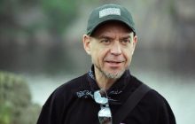 "Покажи билет!": Михалок из "Ляписа" обругал и ударил мужчину на своем концерте (видео)