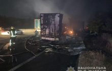 Водій згорів живцем: в Одеській області сталася ДТП за участю двох вантажівок