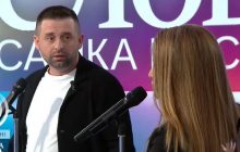 "Журналістики там мало, там "художество": Арахамія підколов підсанкційний ЗМІ в прямому ефірі