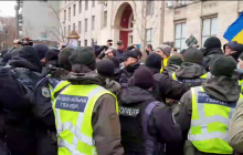 Перекривали вулицю: у центрі Києва водії протестували проти нових правил перевезення пасажирів (відео)