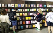 Украинцы с "тысячей Зеленского" положили книжные интернет-магазины