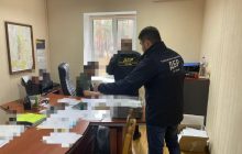 Решение земельного вопроса за десятки тысяч долларов: на Киевщине чиновника поймали на взятке (фото)