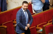 Арахамия оправдался за нелепый конфуз, похвалившись золотой медалью и "красным" дипломом