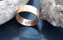 Була з обручкою: на Прикарпатті у ямі для компосту випадково знайшли поховання жінки XIX століття