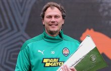 Перша залишилася в Донецьку: Шахтар отримав нову копію виграного Кубка УЄФА (фото)