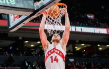Украинский баскетболист сыграл лучший матч за свою новую команду в НБА (видео)