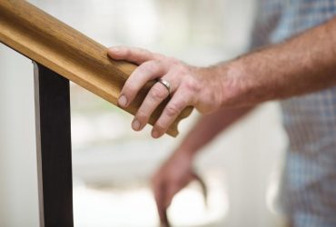 Чоловік подав до суду на дружину, бо перечепився через її взуття