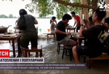В Таиланде затопленный ресторан неожиданно стал популярным