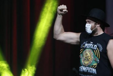 Промоутер Фьюри сделал заявление по поводу организации боя с Усиком