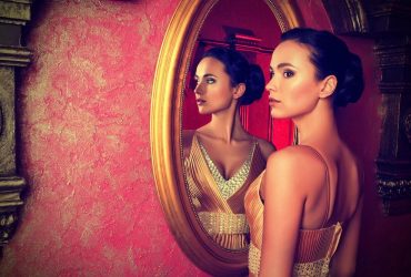 5 вещей, которые категорически нельзя делать перед зеркалом