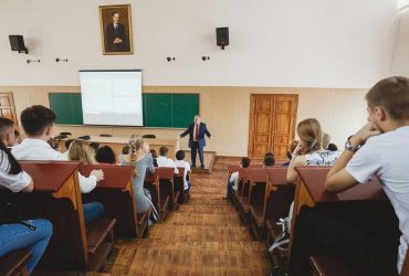 Студентів в ОРДЛО примушують масово здавати кров для російських солдатів