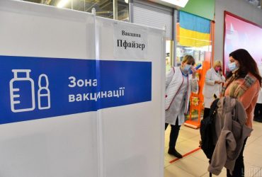 Уряд назвав дату відсторонення від роботи невакцинованих вчителів та інших бюджетників