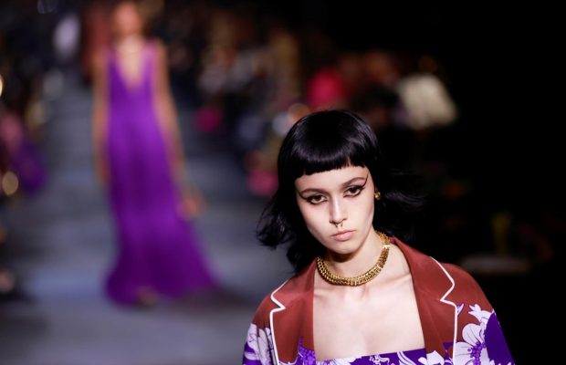 Valentino презентував жіночу колекцію: що буде у тренді влітку 2022 року (фото)