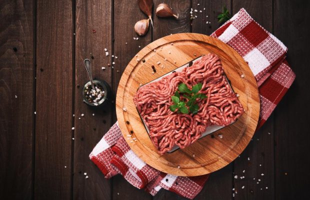 Фарш на котлеты станет намного вкуснее: просто добавьте это в миску