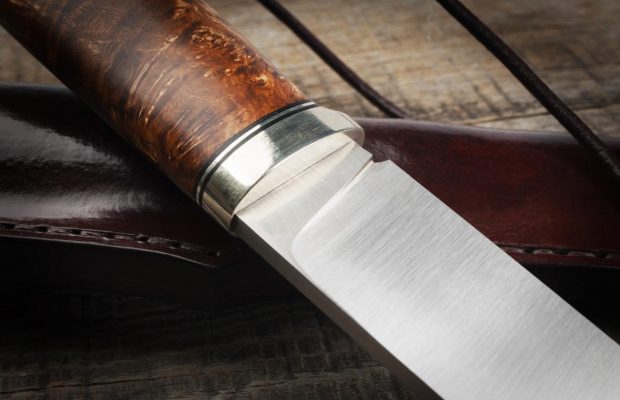 Никогда не ешьте с ножа, если не хотите навлечь беду: назван точный смысл приметы