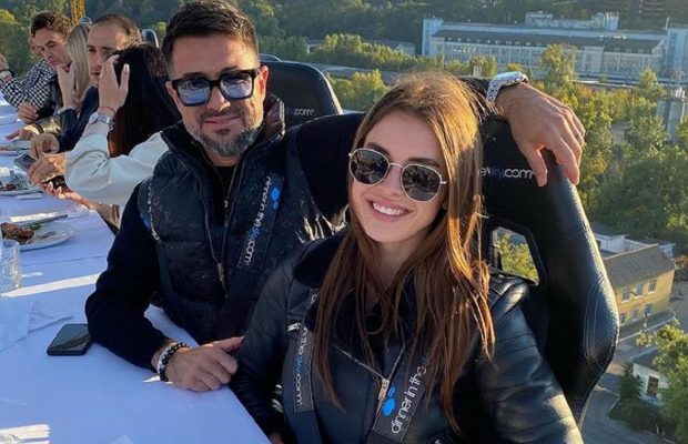 "Кароліна програла": молода наречена екс-чоловіка Лорак показала витончену фігуру в купальнику