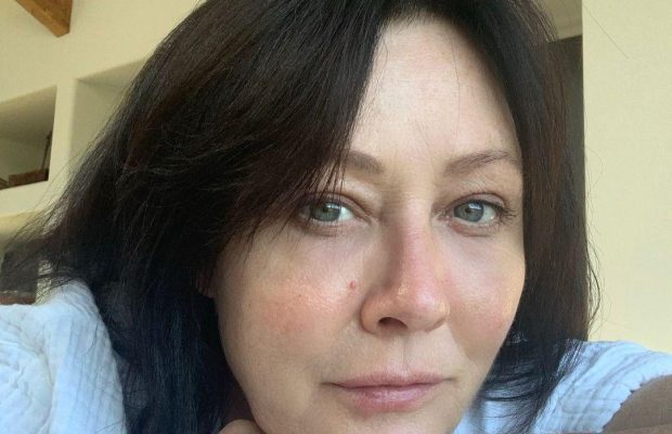 Тяжелобольная Шэннен Доэрти показала, как выглядит сейчас: "это некрасиво, но правдиво"