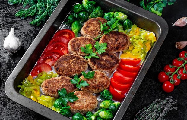 Мясные зразы с сочной начинкой: как правильно солить фарш и почему нужна мука