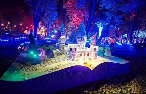 У центрі Харкова відкрили фентезі-сквер із казковими істотами (відео)