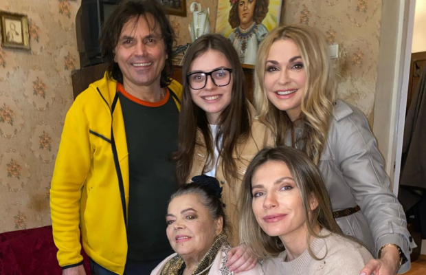 Ольга Сумська показала фото зі святкування 88-річчя матері й спантеличила мережу