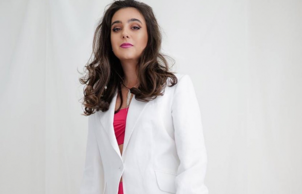 "Крихітка на мільярд": Юлія Мендель знялася в спокусливій фотосесії без білизни