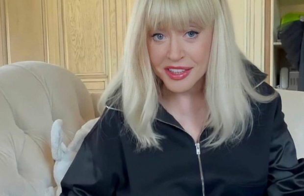 "Виглядає молодшою за Галкіна": фанати продовжують "захоплюватися" новим стилем Пугачової (фото)