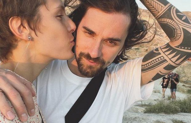 Дружина екс-соліста Quest Pistols Антона Савлепова постала напівоголеною на даху в Києві (фото)